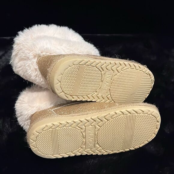 The Children’s Place Gold Glitter Chalet Boots - Picture 5 of 8
